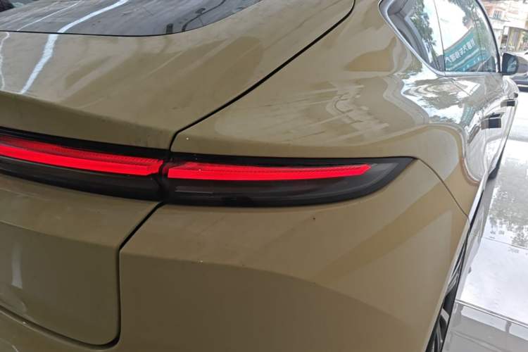 Used Nio ET5 2022 75 kWh Right Rear Taillight