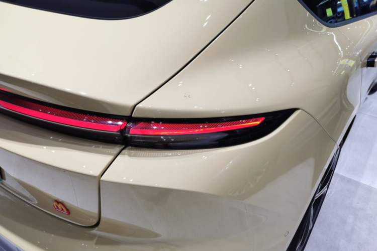 Used Nio ET5 2022 75 kWh Right Rear Taillight