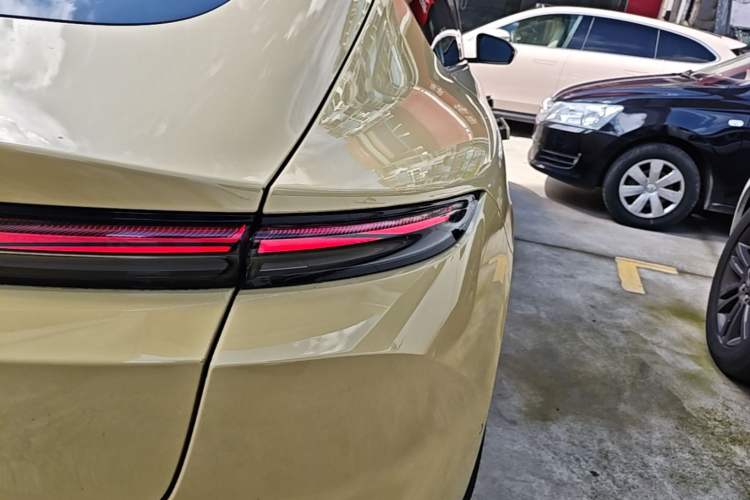Used Nio ET5 2022 100 kWh Right Rear Taillight