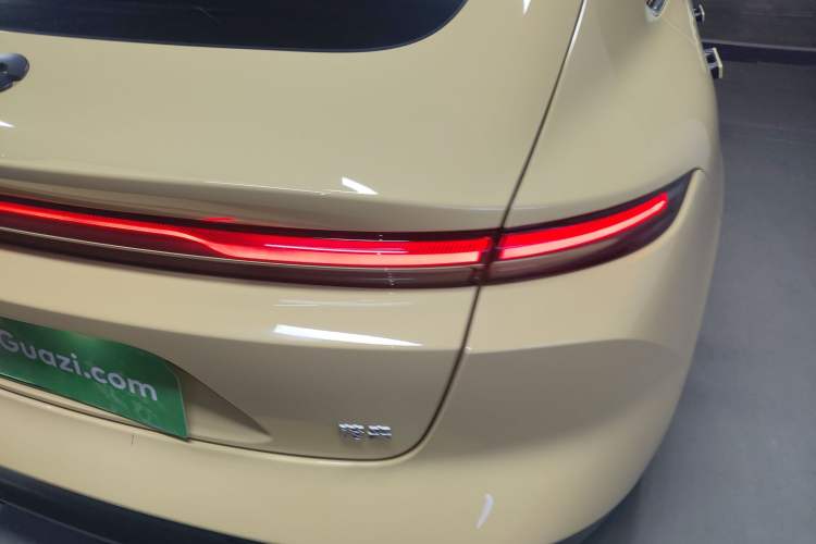 Used Nio ET5 2022 75 kWh Right Rear Taillight