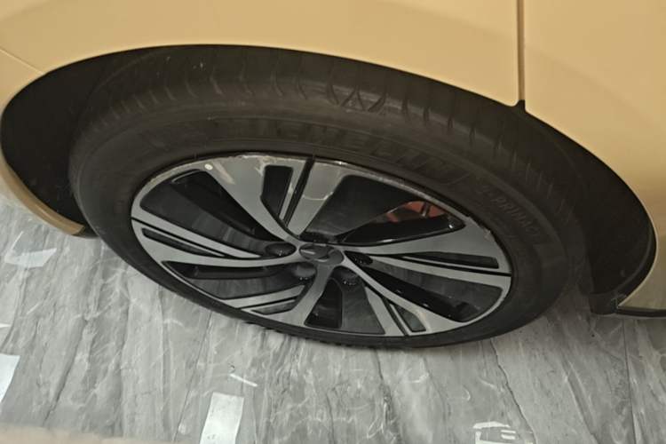 Used Nio ET5 2022 75 kWh Right Rear Wheel Hub
