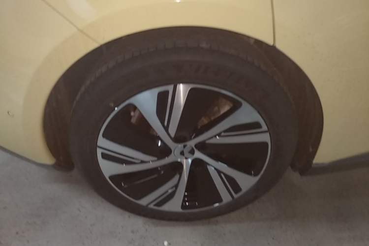 Used Nio ET5 2022 75 kWh Right Rear Wheel Hub