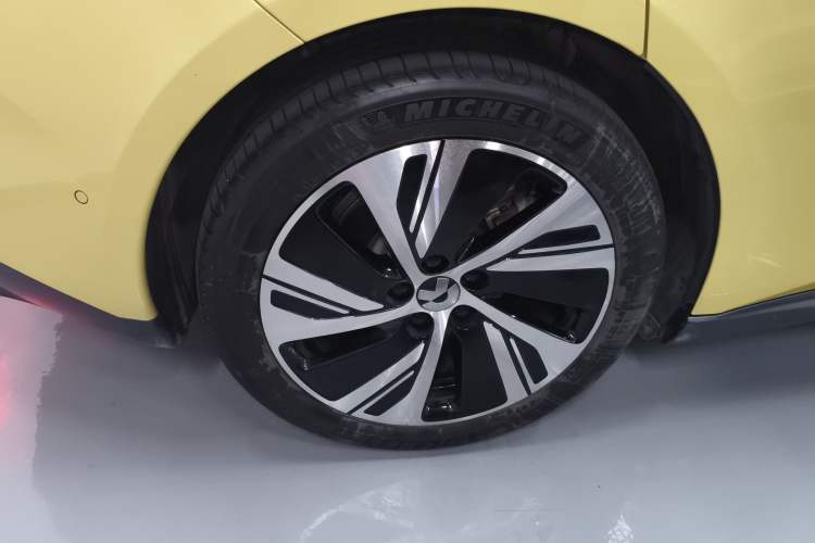 Used Nio ET5 2022 75 kWh Right Rear Wheel Hub