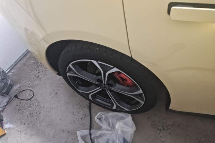 Used Nio ET5 2022 75 kWh Right Rear Wheel Hub