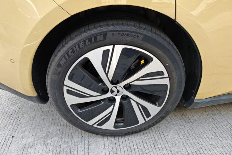 Used Nio ET5 2022 75 kWh Right Rear Wheel Hub