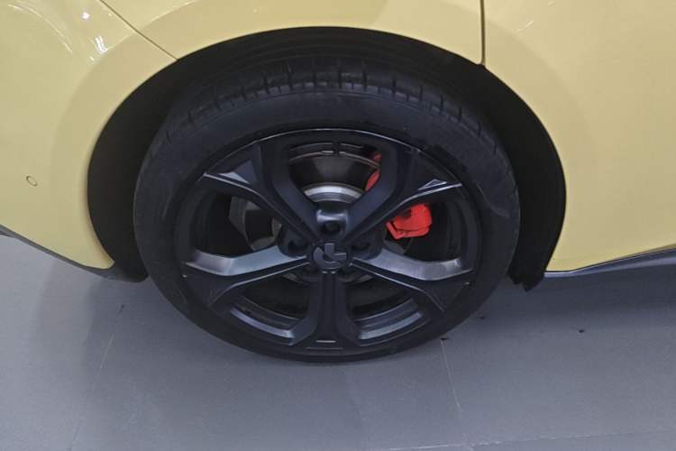 Used Nio ET5 2022 75 kWh Right Rear Wheel Hub