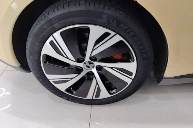 Used Nio ET5 2022 75 kWh Right Rear Wheel Hub