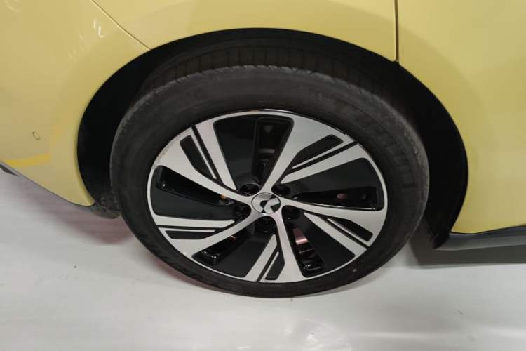 Used Nio ET5 2022 75 kWh Right Rear Wheel Hub