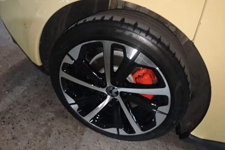 Used Nio ET5 2022 75 kWh Right Rear Wheel Hub