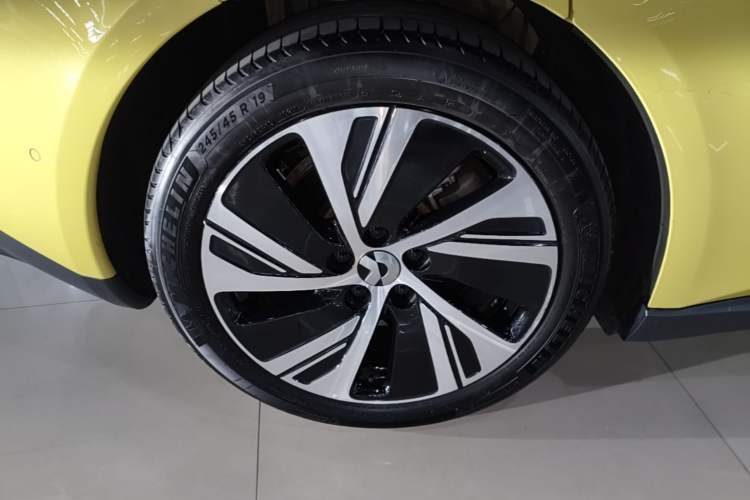 Used Nio ET5 2022 75 kWh Right Rear Wheel Hub