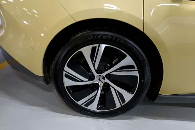 Used Nio ET5 2022 75 kWh Right Rear Wheel Hub