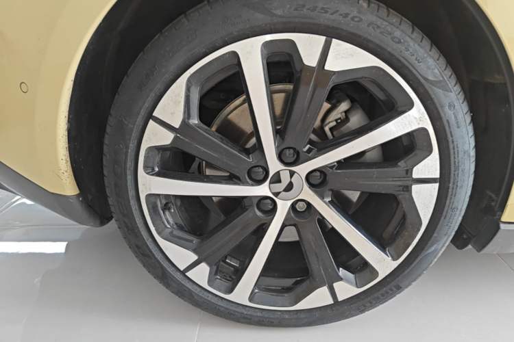 Used Nio ET5 2022 75 kWh Right Rear Wheel Hub