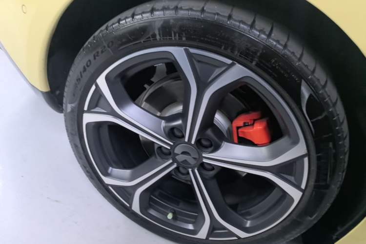 Used Nio ET5 2022 75 kWh Right Rear Wheel Hub
