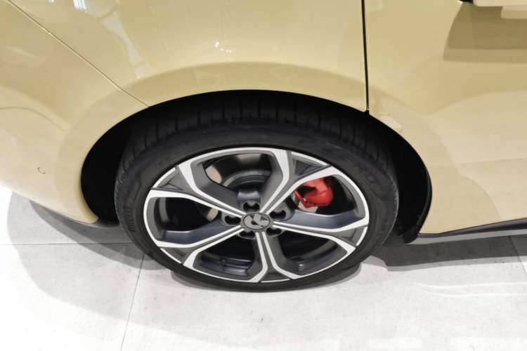 Used Nio ET5 2022 75 kWh Right Rear Wheel Hub