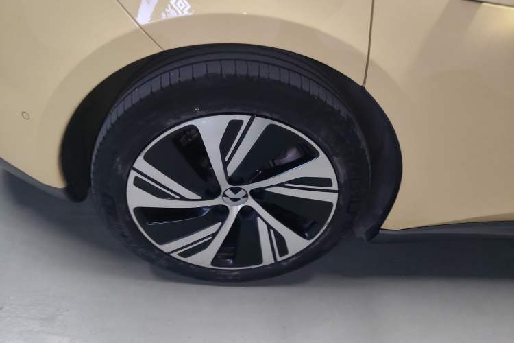 Used Nio ET5 2022 75 kWh Right Rear Wheel Hub