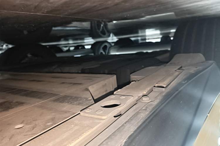 Used Nio ET5 2022 75 kWh Right Side Sill