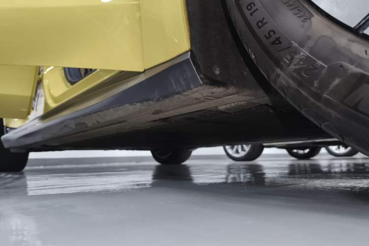 Used Nio ET5 2022 75 kWh Right Side Sill