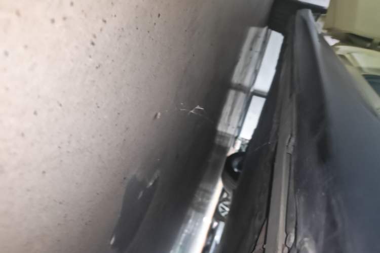 Used Nio ET5 2022 75 kWh Right Side Sill