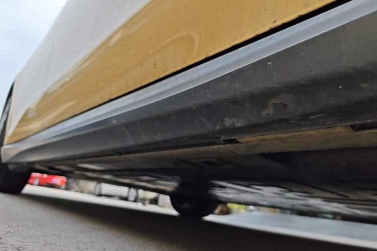 Used Nio ET5 2022 75 kWh Right Side Sill