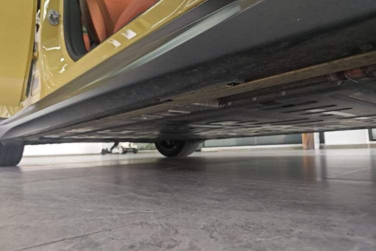 Used Nio ET5 2022 75 kWh Right Side Sill