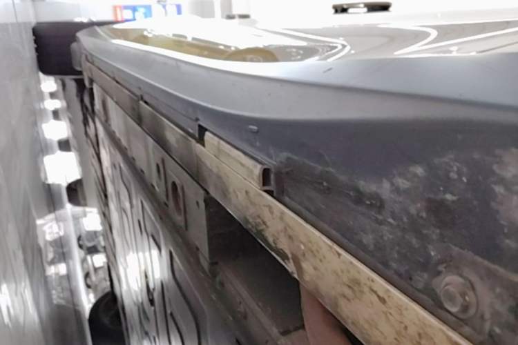 Used Nio ET5 2022 75 kWh Right Side Sill