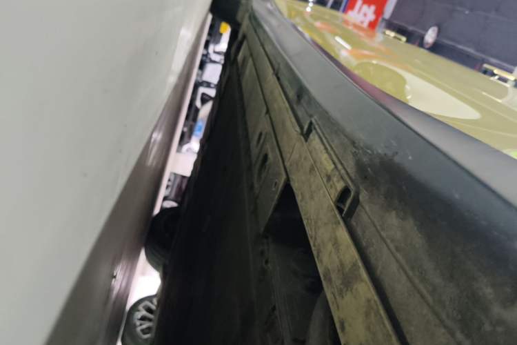Used Nio ET5 2022 75 kWh Right Side Sill