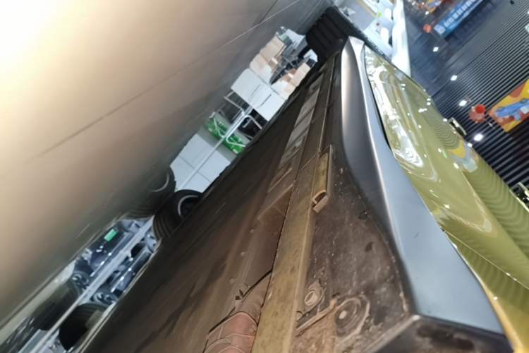 Used Nio ET5 2022 75 kWh Right Side Sill