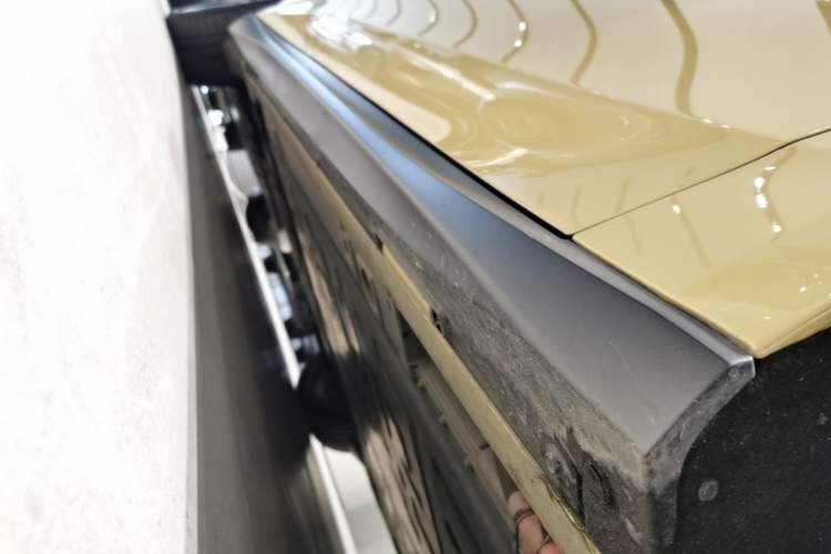 Used Nio ET5 2022 75 kWh Right Side Sill