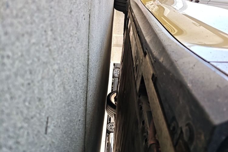 Used Nio ET5 2022 100 kWh Right Side Sill