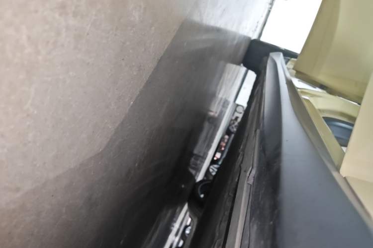 Used Nio ET5 2022 75 kWh Right Side Sill