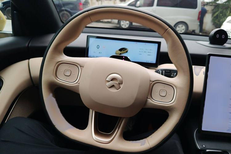 Used Nio ET5 2022 75 kWh Steering Wheel