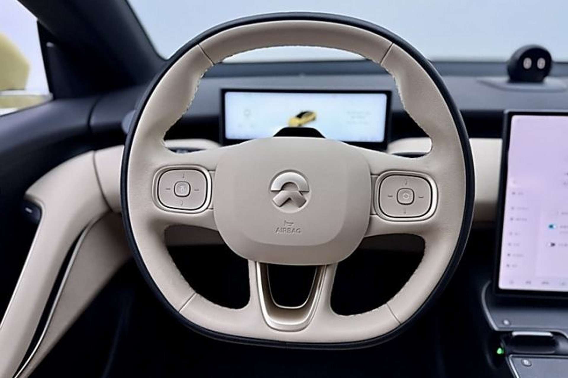 Used Nio ET5 2022 75 kWh Steering Wheel
