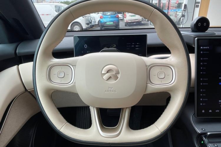 Used Nio ET5 2022 75 kWh Steering Wheel