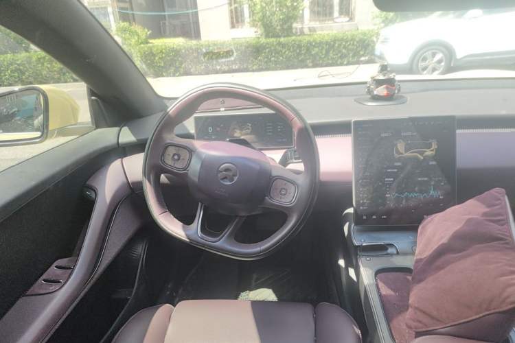 Used Nio ET5 2022 75 kWh Steering Wheel