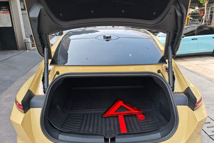 Used Nio ET5 2022 75 kWh Trunk