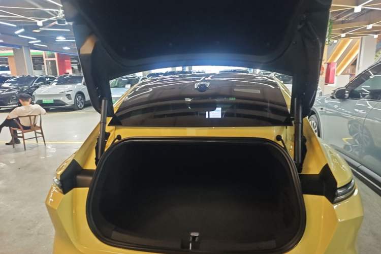 Used Nio ET5 2022 75 kWh Trunk