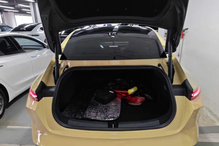 Used Nio ET5 2022 75 kWh Trunk