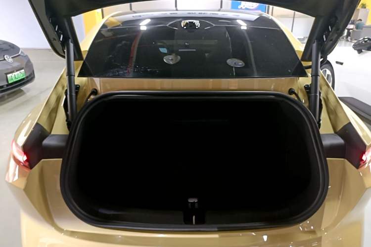 Used Nio ET5 2022 75 kWh Trunk