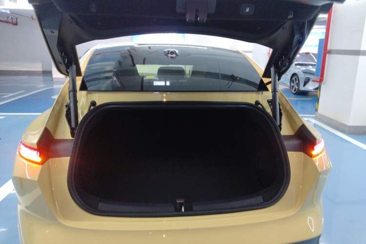 Used Nio ET5 2022 75 kWh Trunk