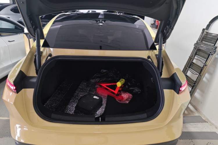 Used Nio ET5 2022 75 kWh Trunk