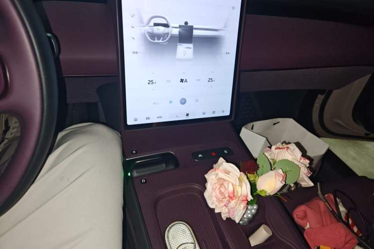 Used Nio ET5 2024 75 kWh Audio And AC Panel