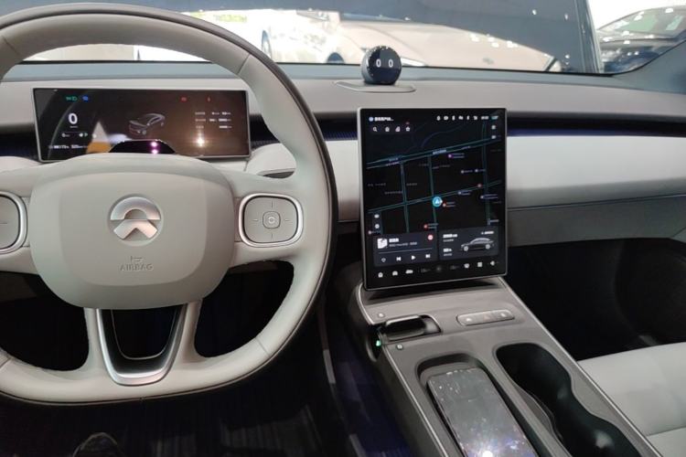 Used Nio ET5 2024 75 kWh Center Console