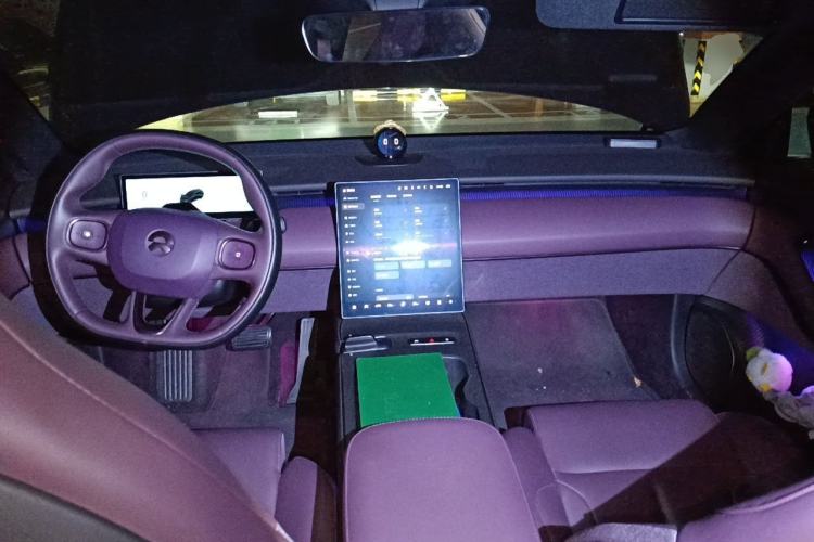 Used Nio ET5 2024 75 kWh Center Console