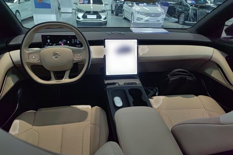 Used Nio ET5 2024 75 kWh Center Console