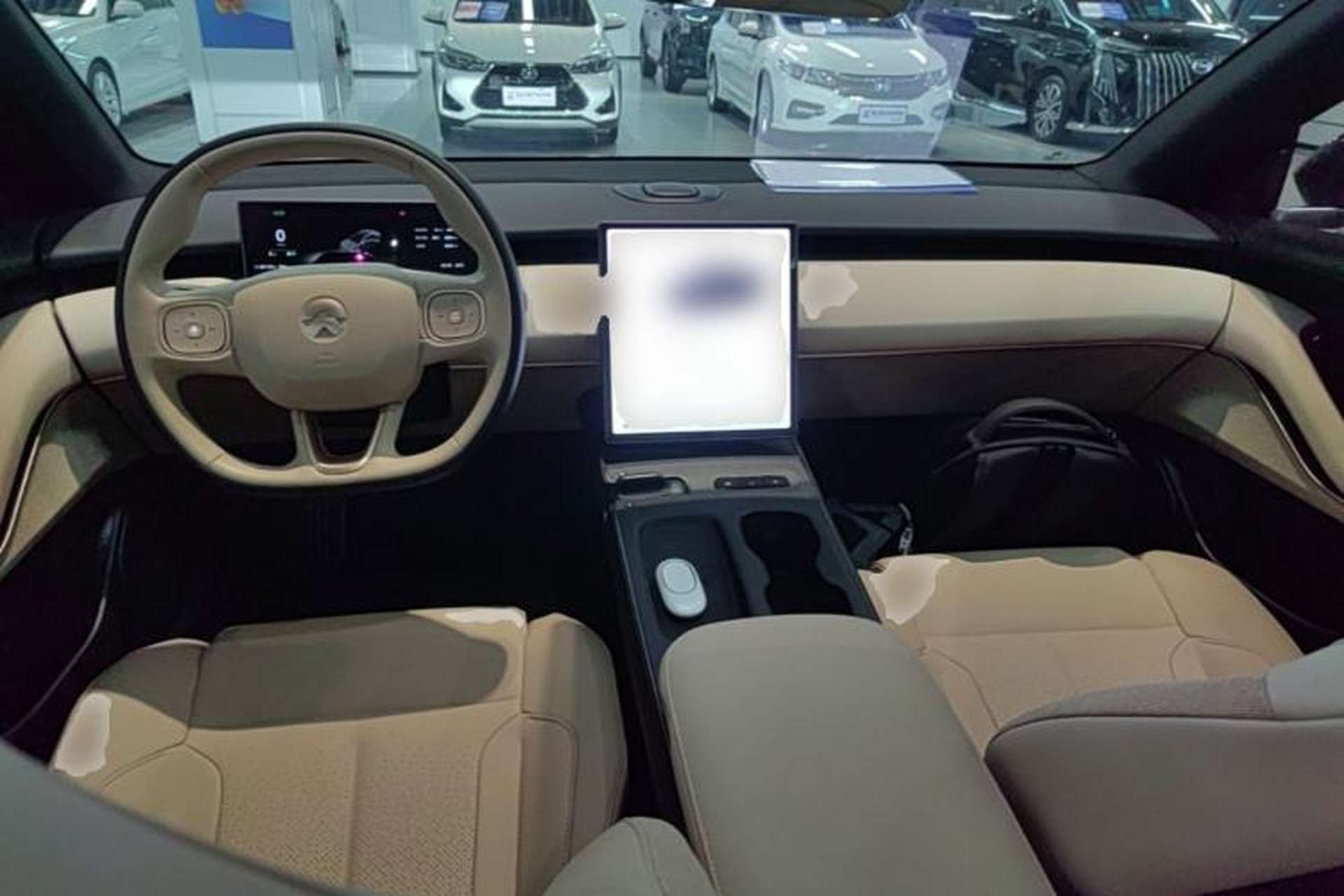 Used Nio ET5 2024 75 kWh Center Console
