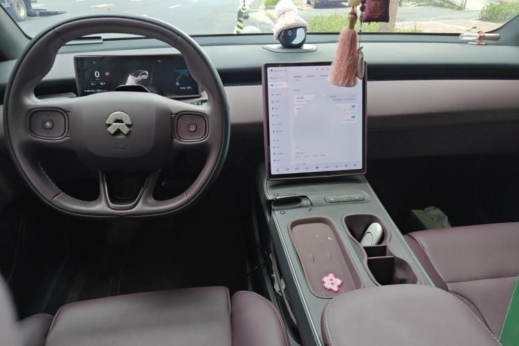 Used Nio ET5 2024 75 kWh Center Console