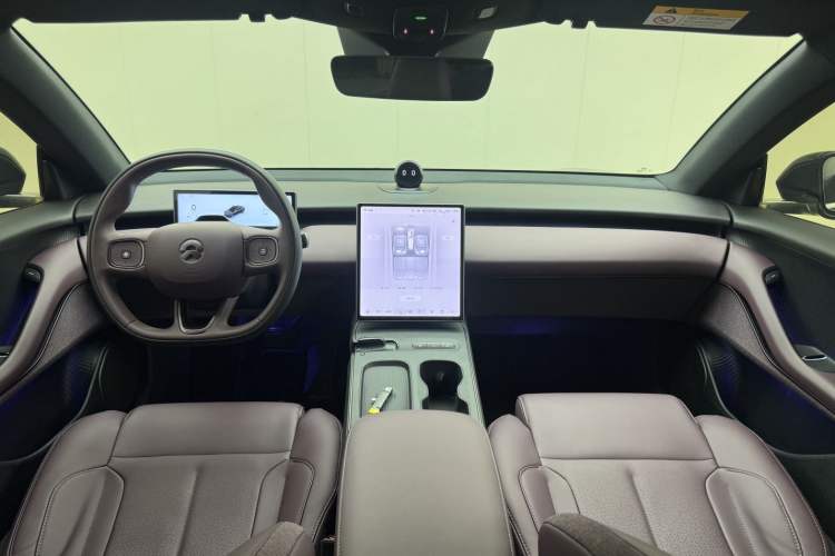 Used Nio ET5 2024 75 kWh Center Console