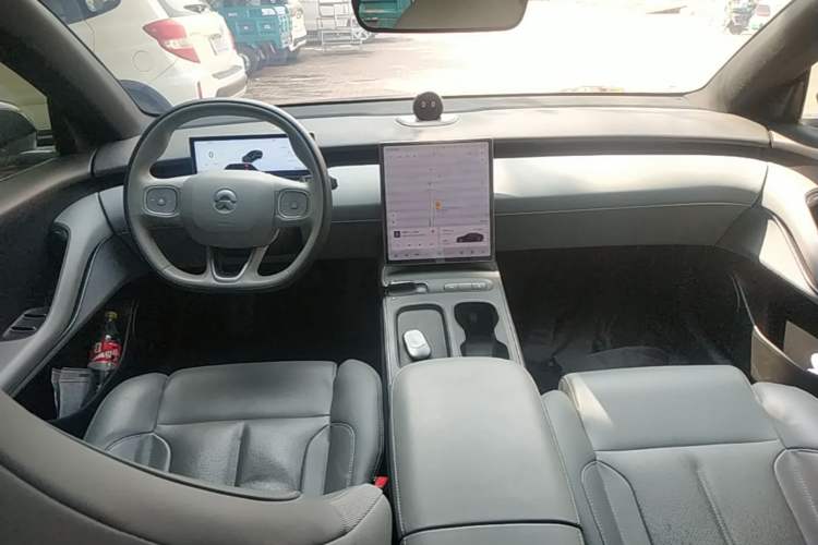 Used Nio ET5 2024 75 kWh Center Console