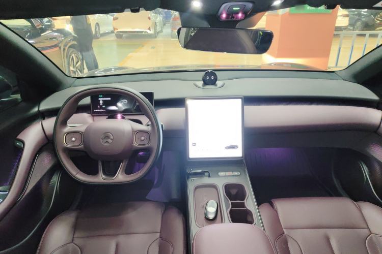 Used Nio ET5 2024 75 kWh Center Console
