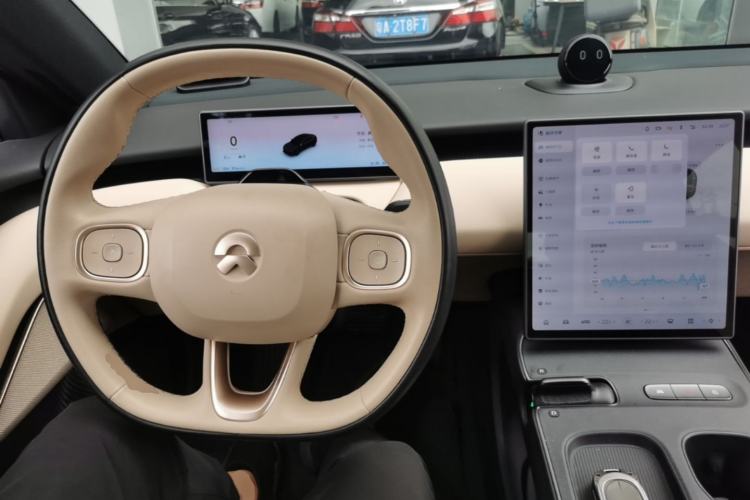 Used Nio ET5 2024 75 kWh Center Console